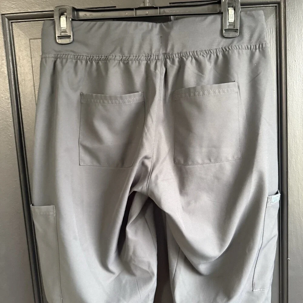 Med Couture Insight Gray Jogger Scrubs Medium Petite Pants EUC - Picture 8 of 10